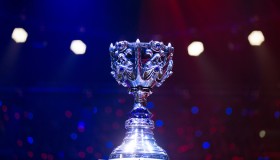 英雄联盟全球总决赛：Faker率T1冲击第四冠，全华班以电竞精神挑战王座